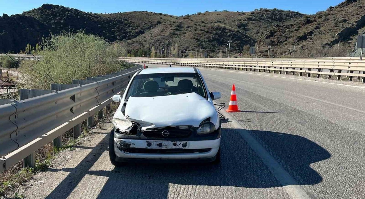 Kırıkkalede otomobil bariyerlere çarptı: 1 yaralı