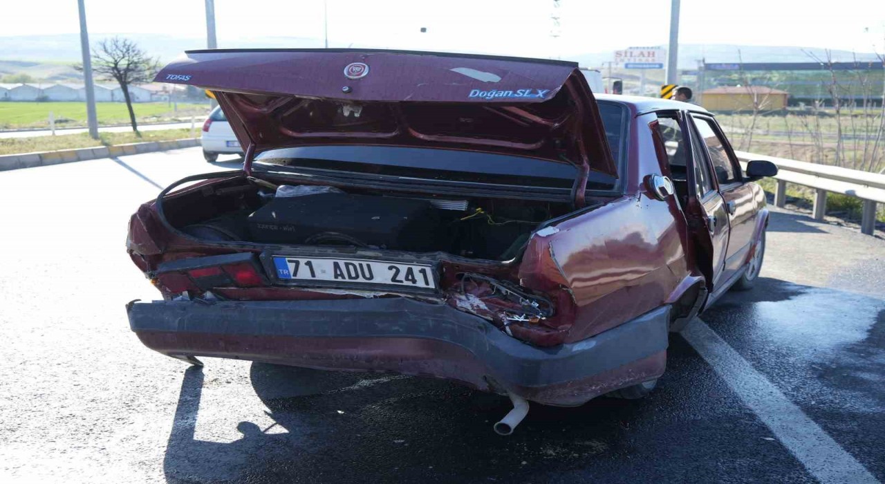 Kırıkkalede zincirleme kaza: 4 yaralı