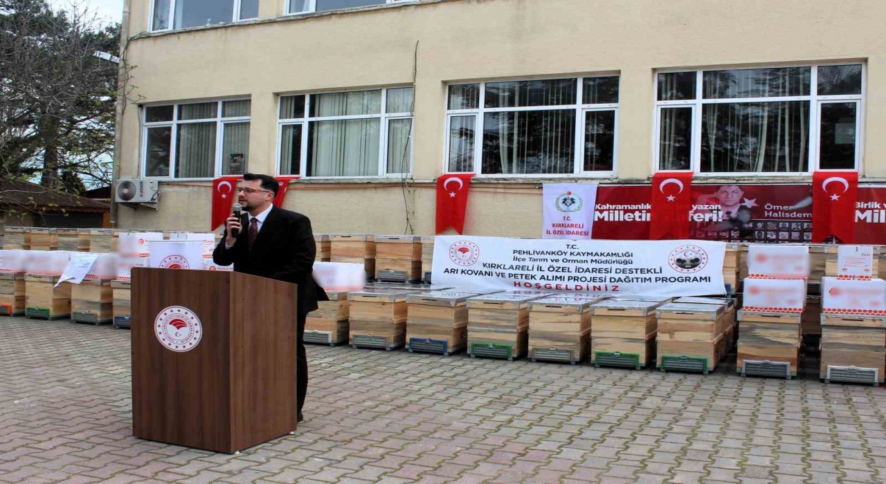Kırklarelinde arıcılara kovan ve petek dağıtıldı