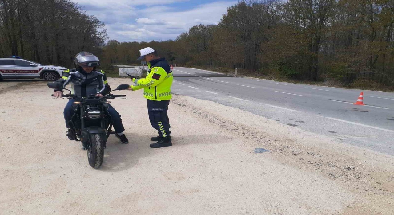 Kırklarelinde trafik denetimi: 470 sürücüye işlem yapıldı