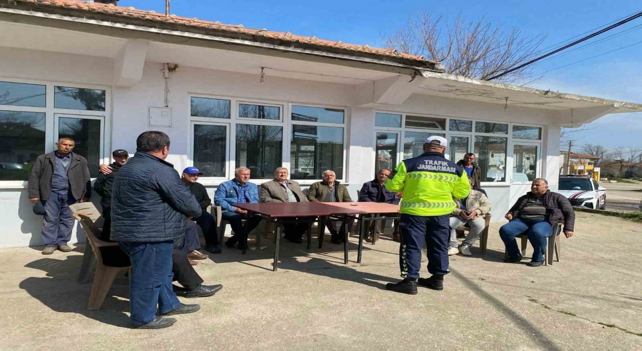 Kırklarelinde traktör sürücüleri bilgilendirildi