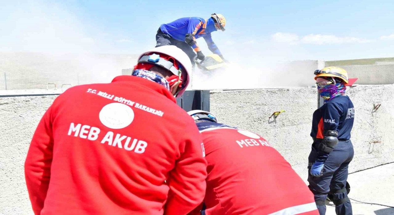Kırşehirde MEB AKUB ekibinden gerçeğini aratmayan tatbikat
