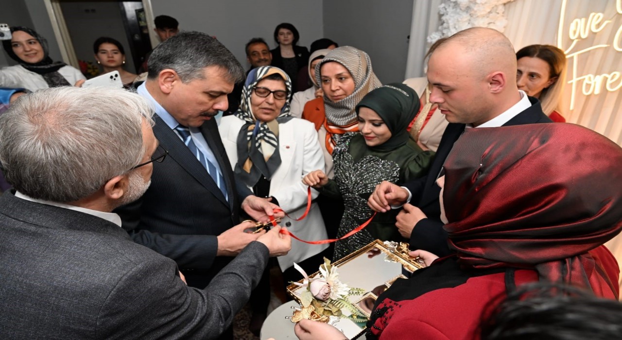 Kız istemeye Valide katıldı