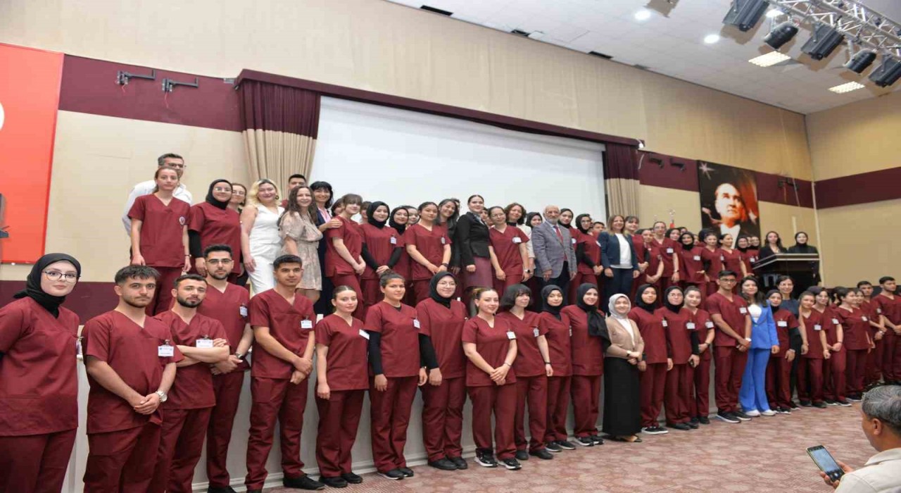 KMÜde hemşirelik bölümü öğrencilerine forma giyme töreni düzenlendi