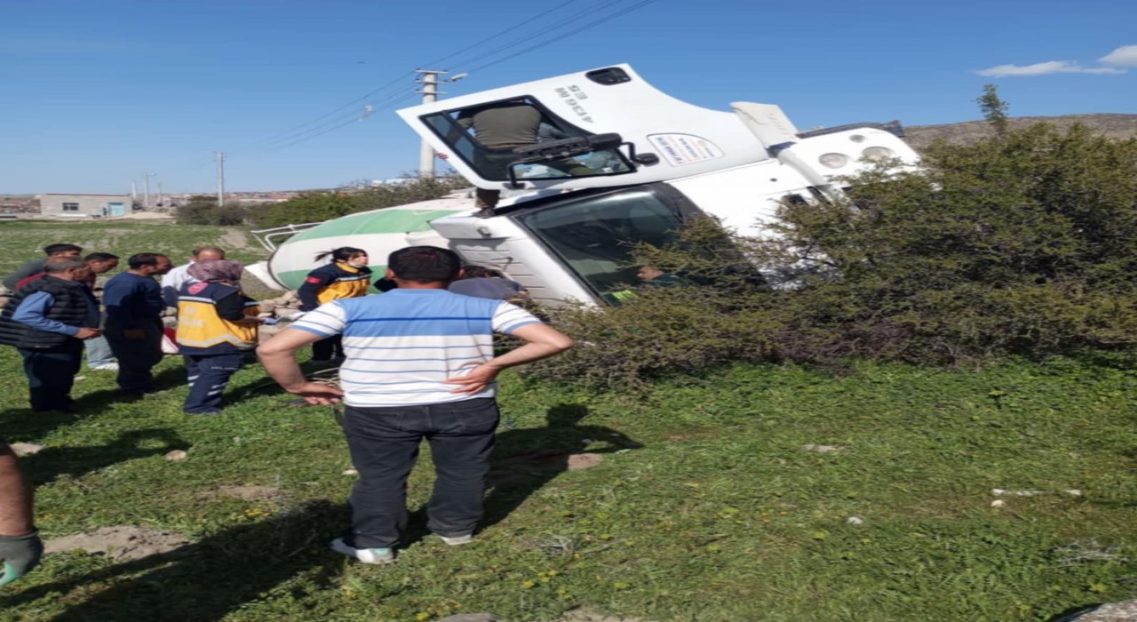 Konyada beton mikseri devrildi: 2 yaralı