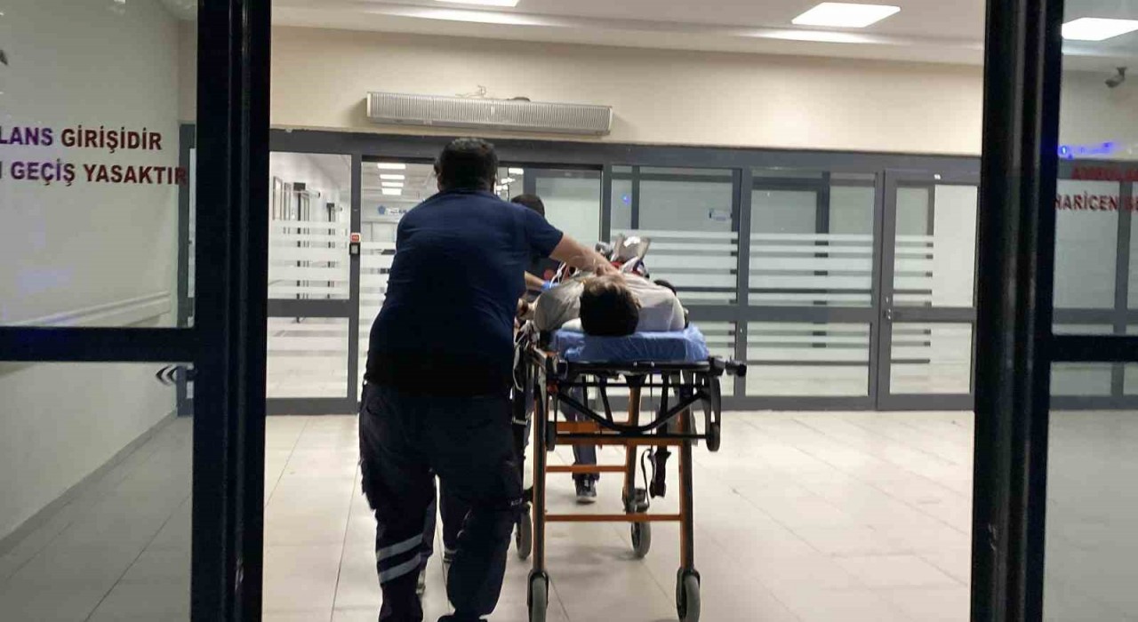 Konyada bıçaklı kavga: 1i ağır 2 yaralı