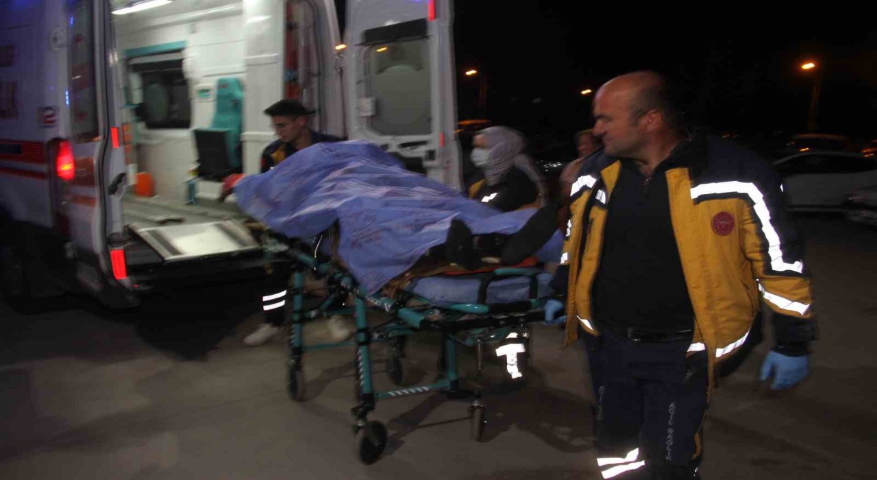 Konyada ineğin teptiği şahıs hastanelik oldu