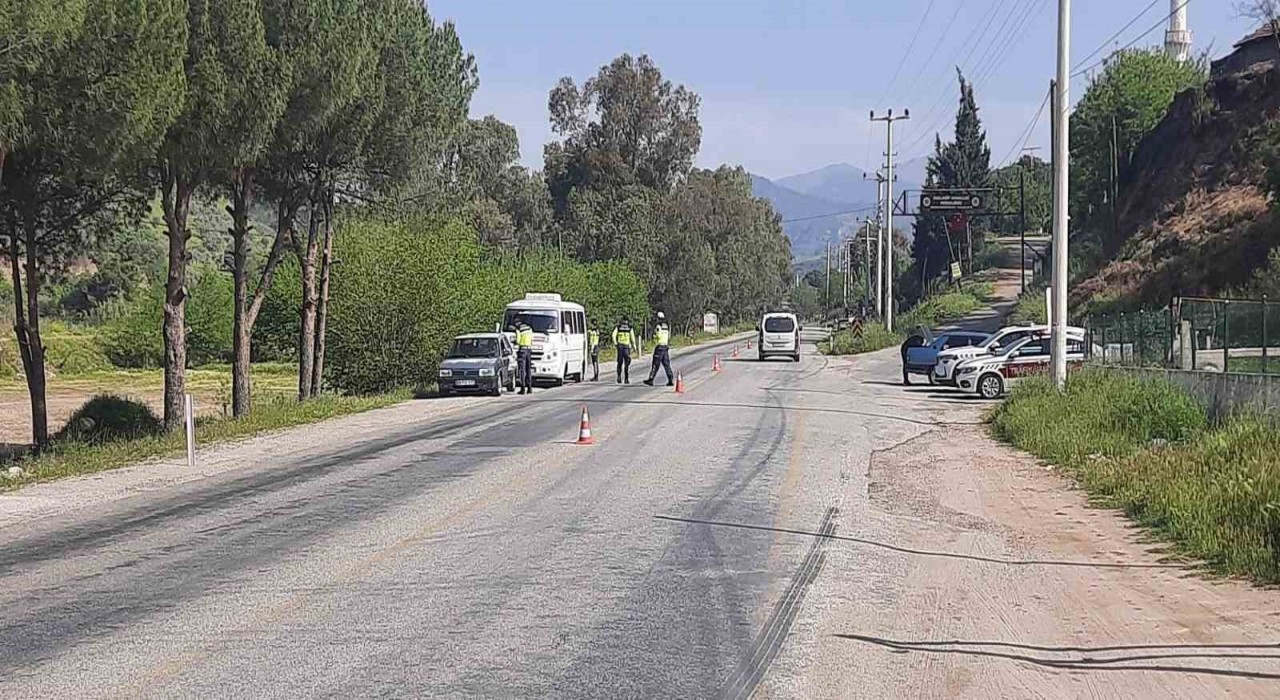 Köşkte jandarma trafikten denetim