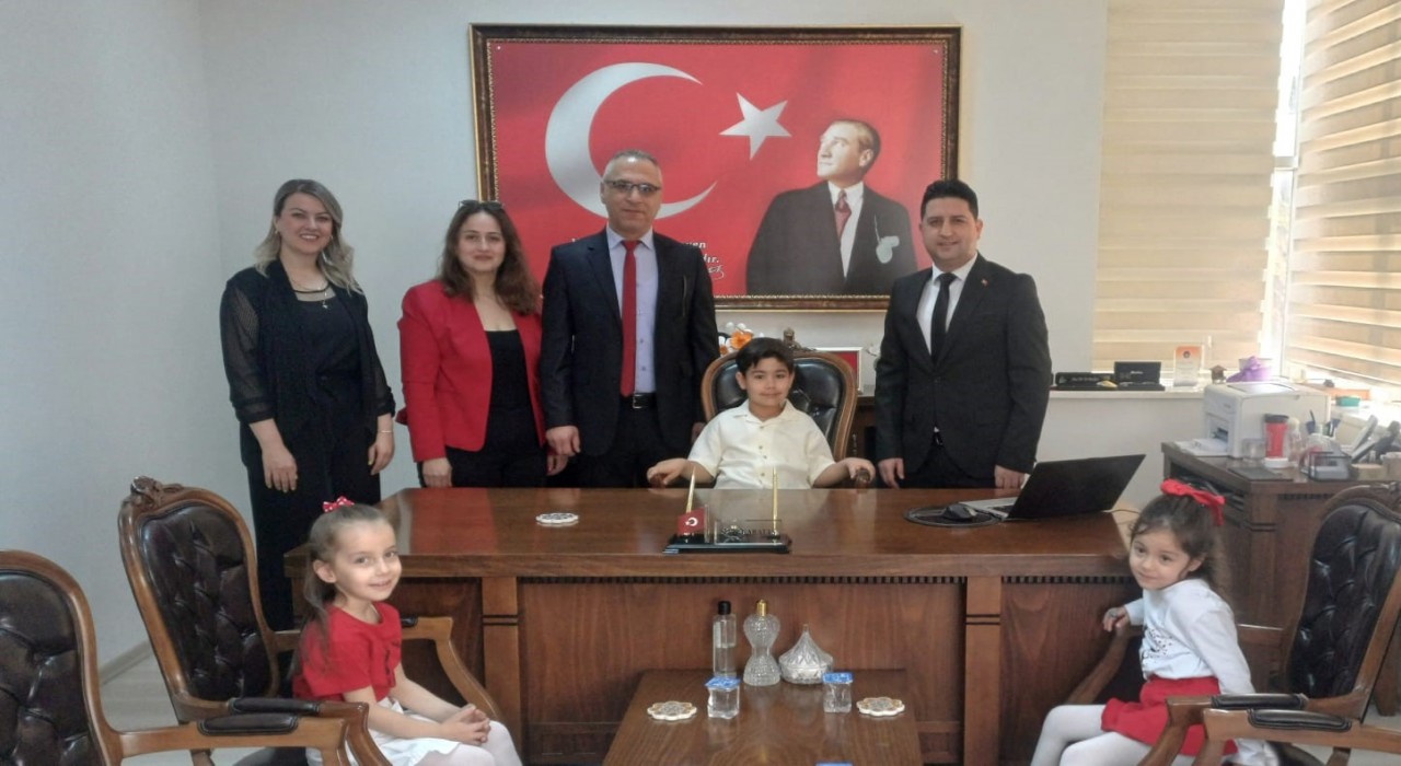 Köşkte makamlar çocuklara emanet edildi