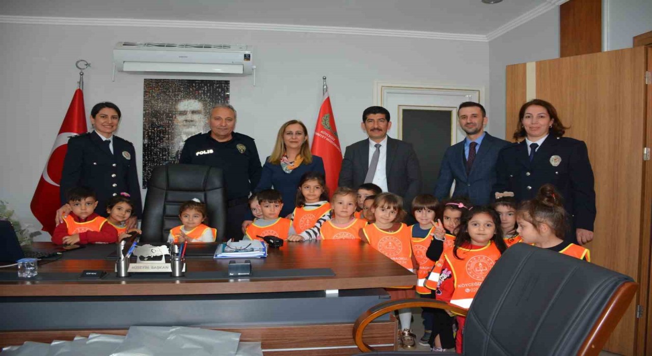 Köyceğizde minikler Polis Haftasını kutladı