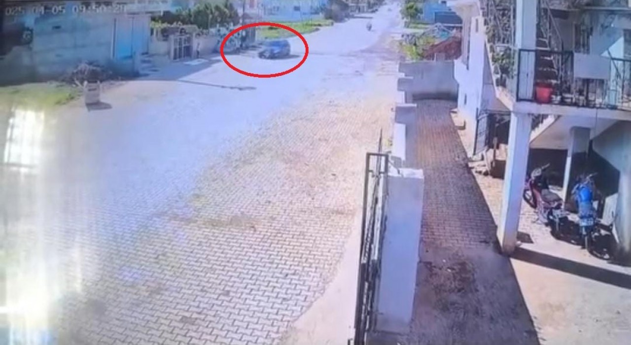 Küçük çocuğun otomobilin altında ezildiği anlar kamerada