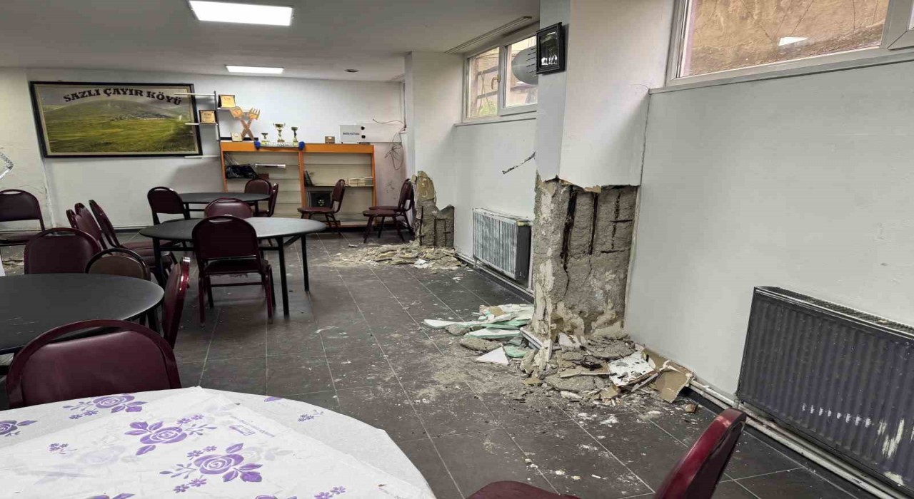 Küçükçekmecede 6,2lik depremde 6 katlı binanın kolanları patladı