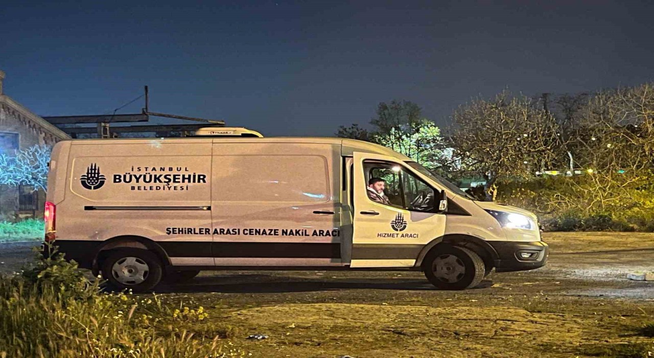 Küçükçekmecede boş arazide çürümüş halde erkek cesedi bulundu