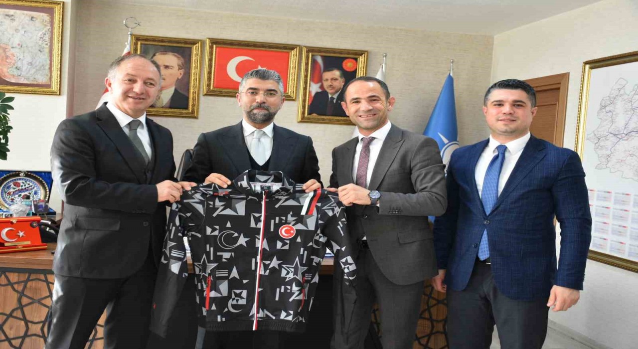 Küçükoğluna teşekküre gittiler