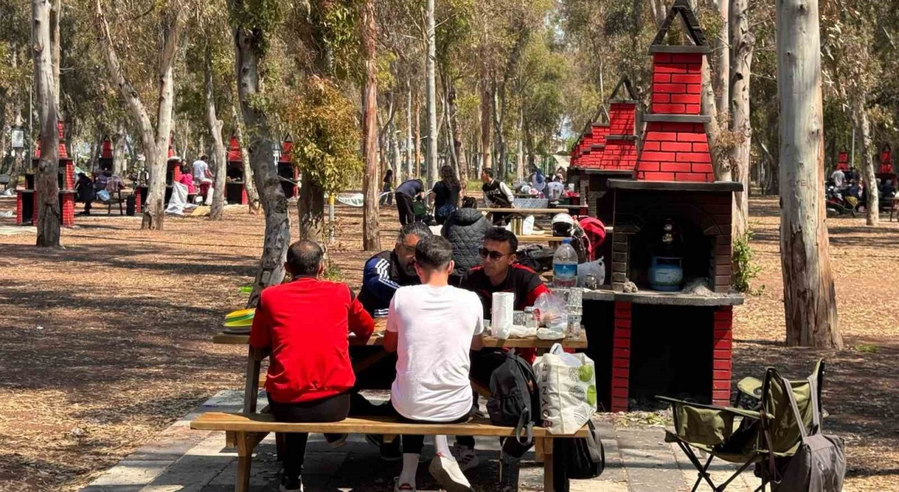 Kuşadası Belediyesi, Sevgi Plajı’nı Piknik İçin Düzenledi