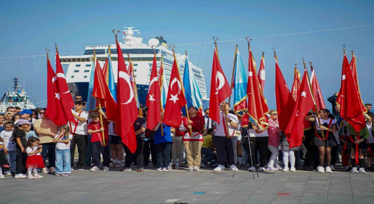 Kuşadasında 23 Nisan coşkuyla kutlandı