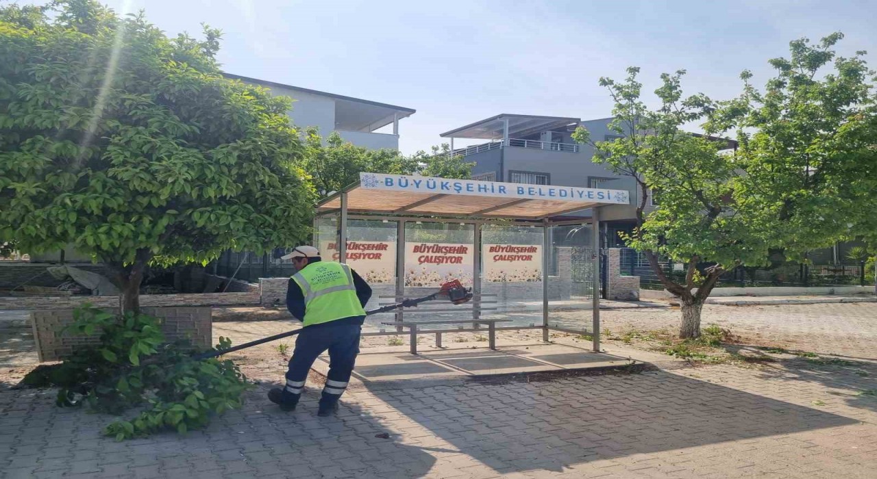 Kuşadasında Aydın Büyükşehir Belediyesinin çalışmaları sürüyor