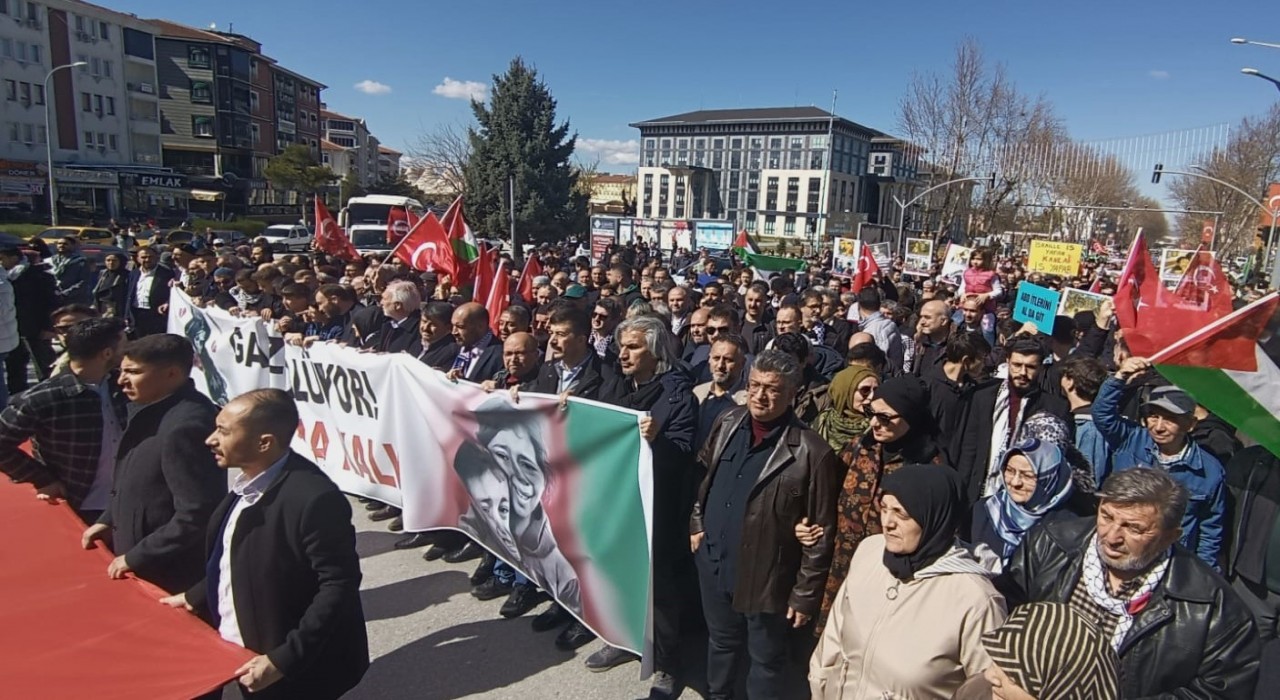 Kütahyada binlerce kişi İsraili protesto etti