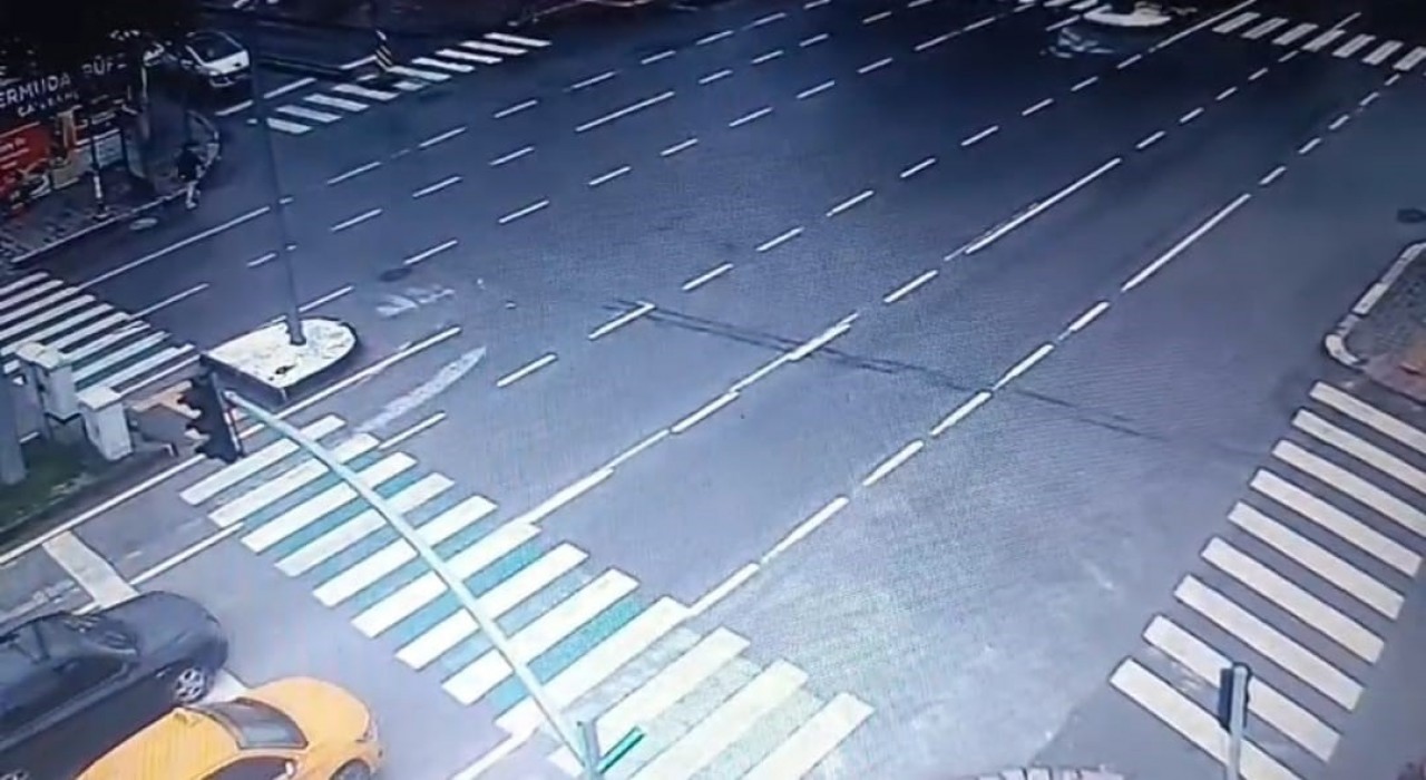 Kütahyada deprem anı güvenlik kameralarına yansıdı