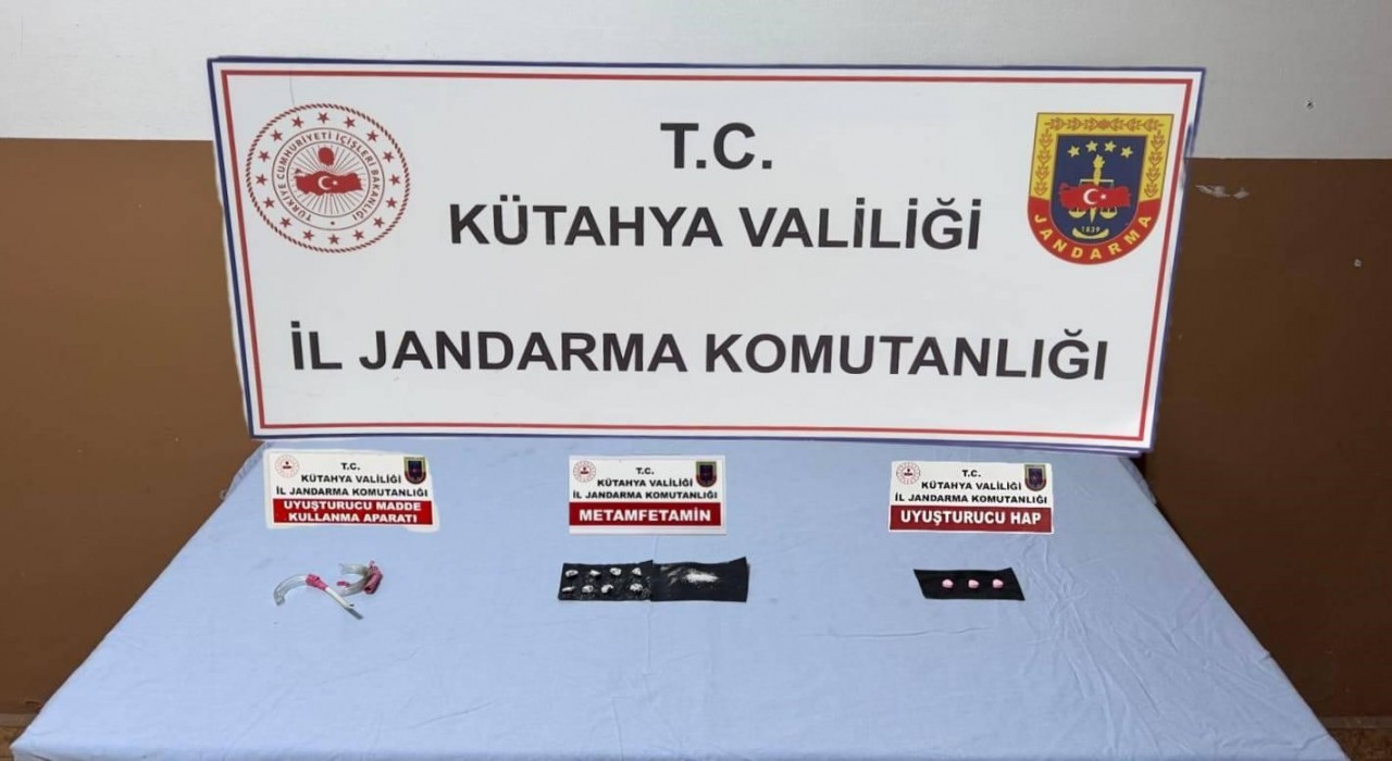 Kütahyada jandarmadan uyuşturucu operasyonu: 3 gözaltı