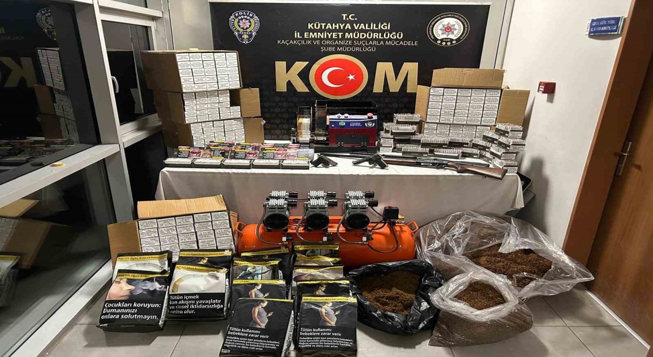 Kütahyada kaçak tütün ve makaron operasyonu