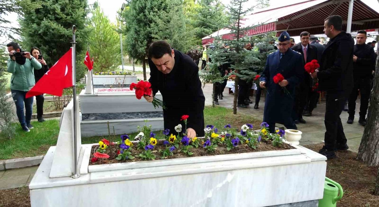 Kütahyada Polis Haftası dolayısıyla şehitlik ziyaretleri gerçekleştirildi