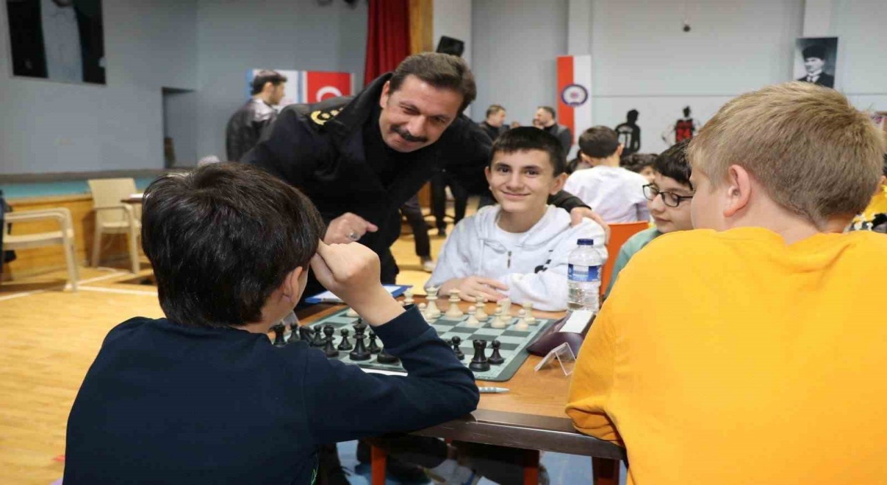 Kütahyada satranç turnuvası, gençler zeka ve stratejiyle yarıştı