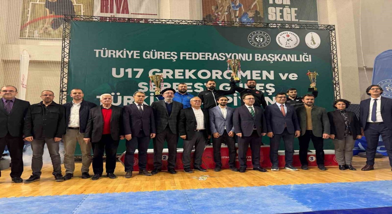 Kütahyada U17 Güreş Türkiye Grup müsabakaları sona erdi