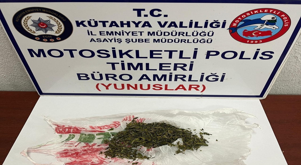 Kütahyada üzerinde uyuşturucu bulunan kişi gözaltına alındı