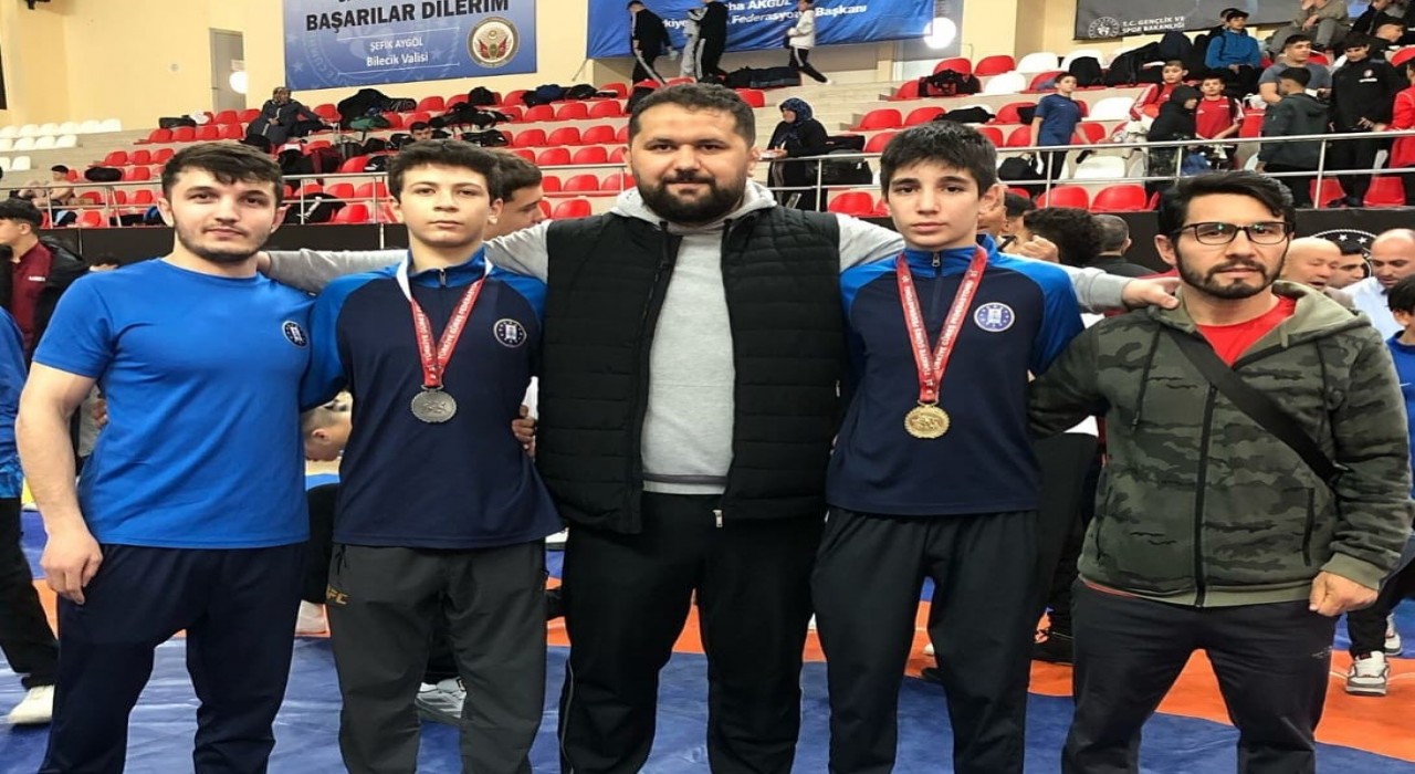 Kütahyalı güreşçiler Bilecikte madalyaları topladı