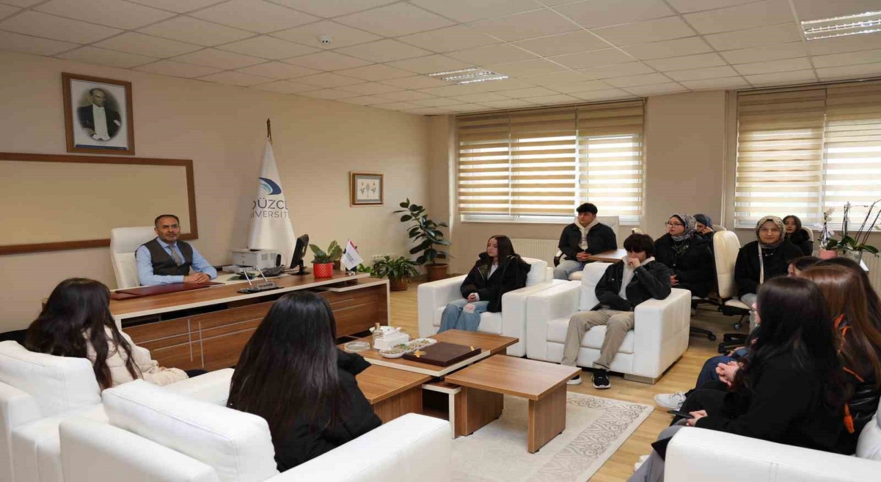 Lise öğrencileri Düzce Üniversitesinde