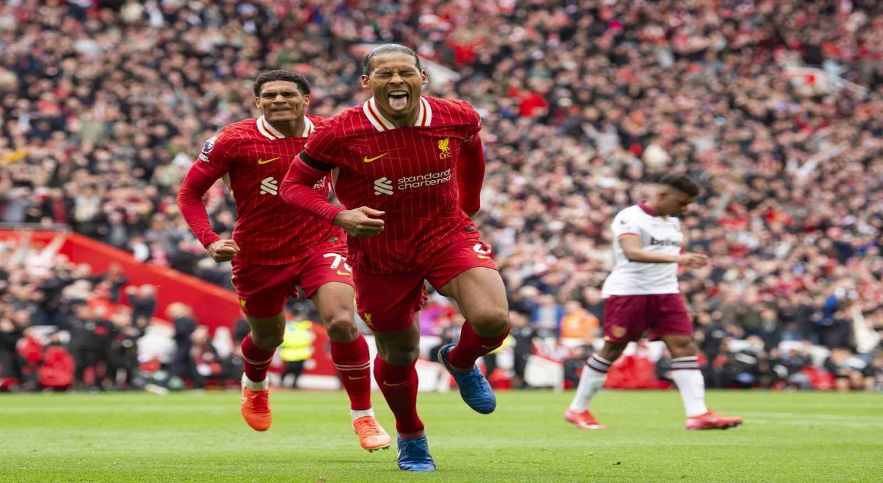 Liverpool evinde yendi, Arsenal ile farkı 13e çıkardı