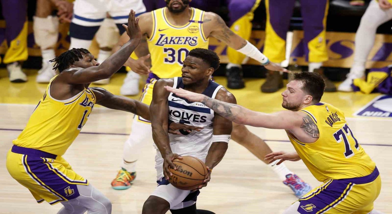 Los Angeles Lakers seriyi 1-1e getirdi
