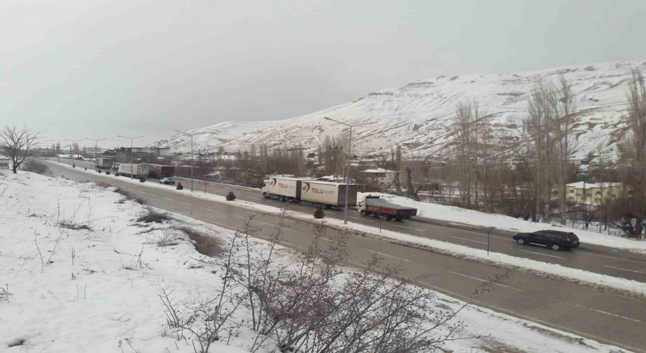 Malatya-Kayseri kara yolunda ulaşım kontrollü sağlanıyor