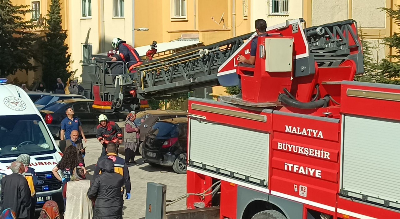 Malatyada 7 katlı binada yangın paniği