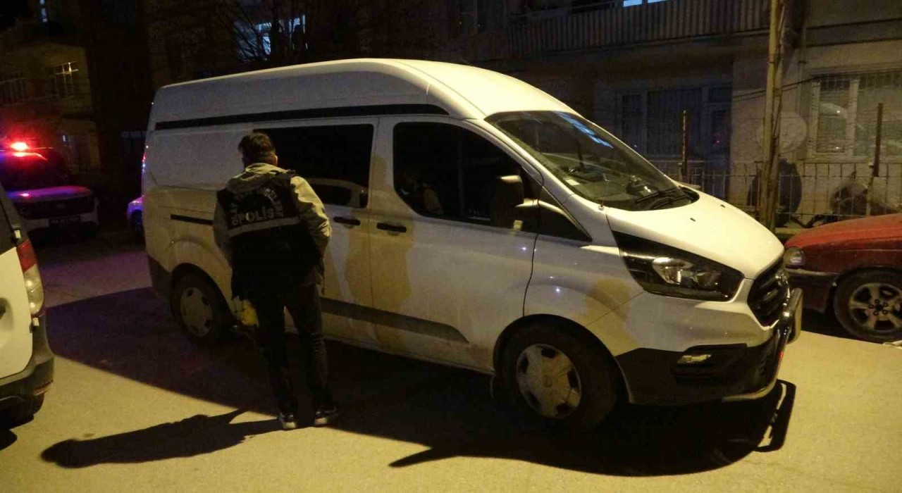 Malatyada bir şahıs, husumetlisinin ikametini kurşunladı