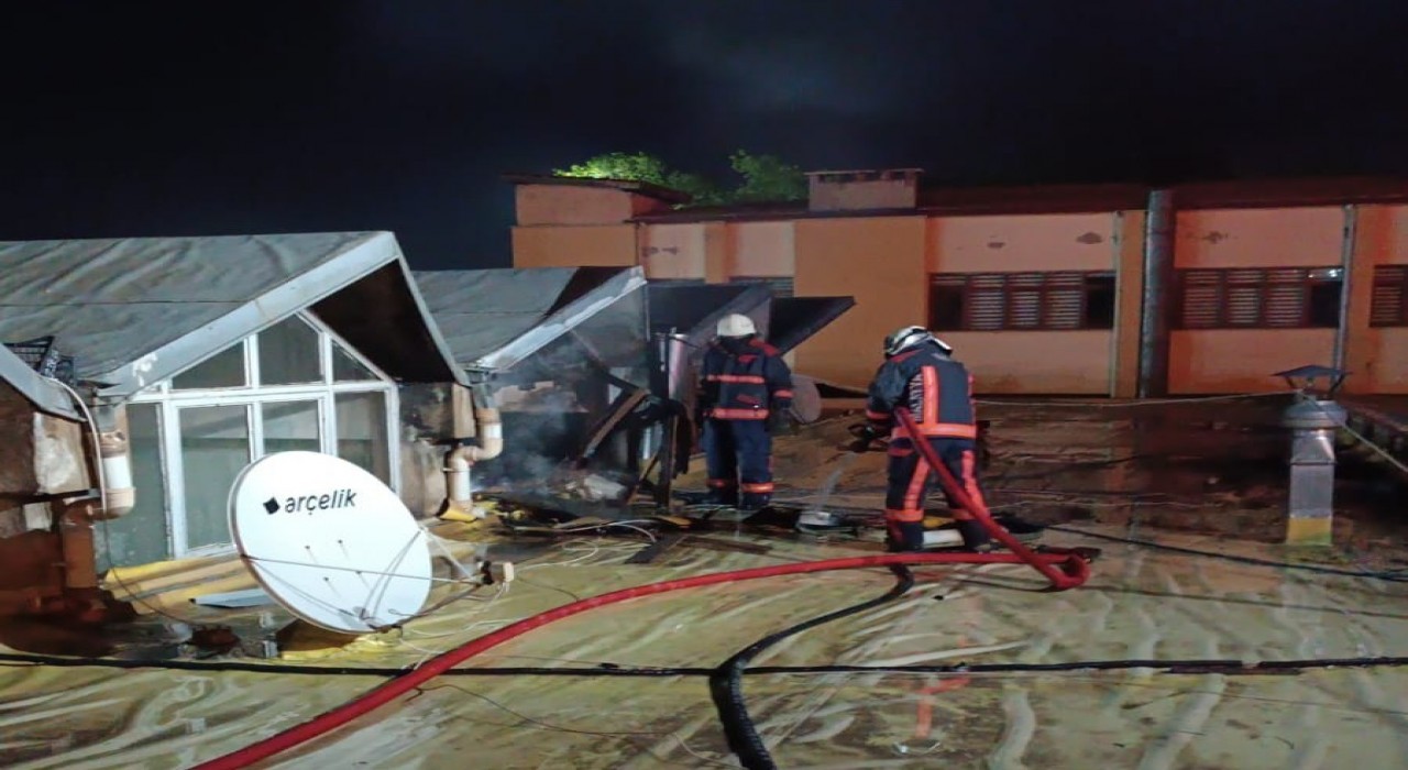 Malatyada çatı yangını korkuttu