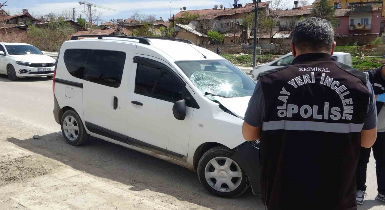 Malatyada hafif ticari aracın çarptığı kadın hayatını kaybetti