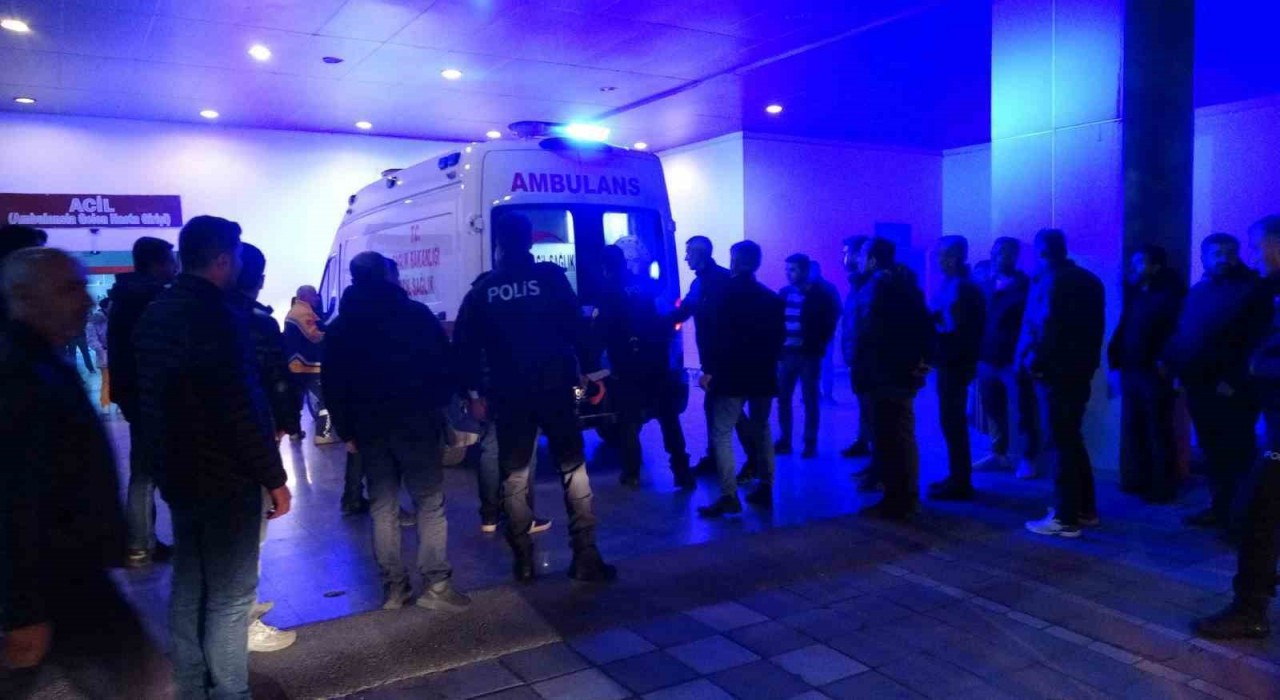 Malatyada halı sahada maç yaparken kalp krizi geçiren komiser kurtarılamadı
