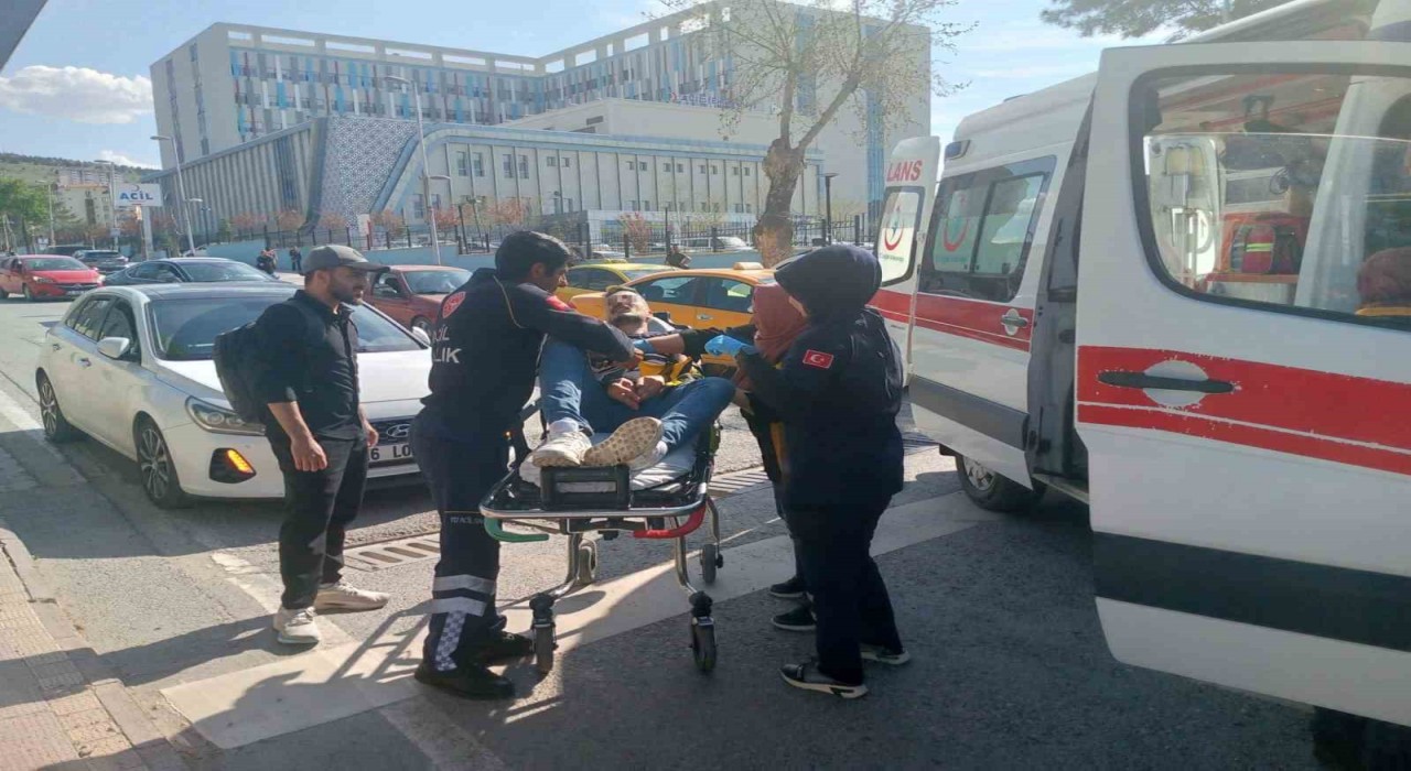 Malatyada iki araç çarpıştı: 3 yaralı