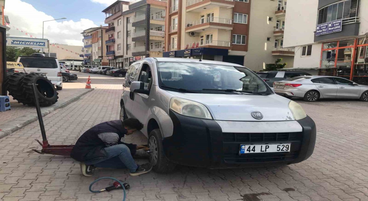 Malatyada lastikçilerde bahar yoğunluğu
