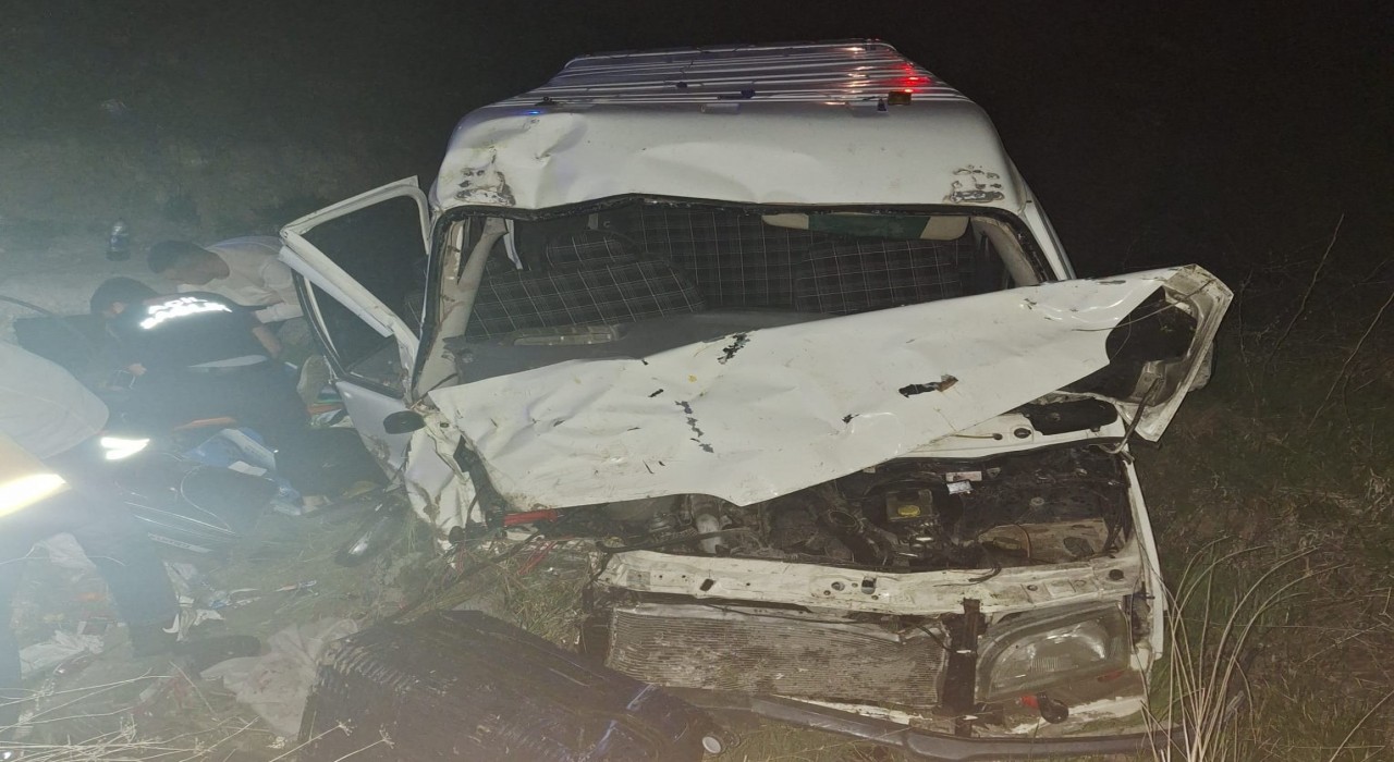Malatyada minibüs şarampole yuvarlandı: 8 yaralı