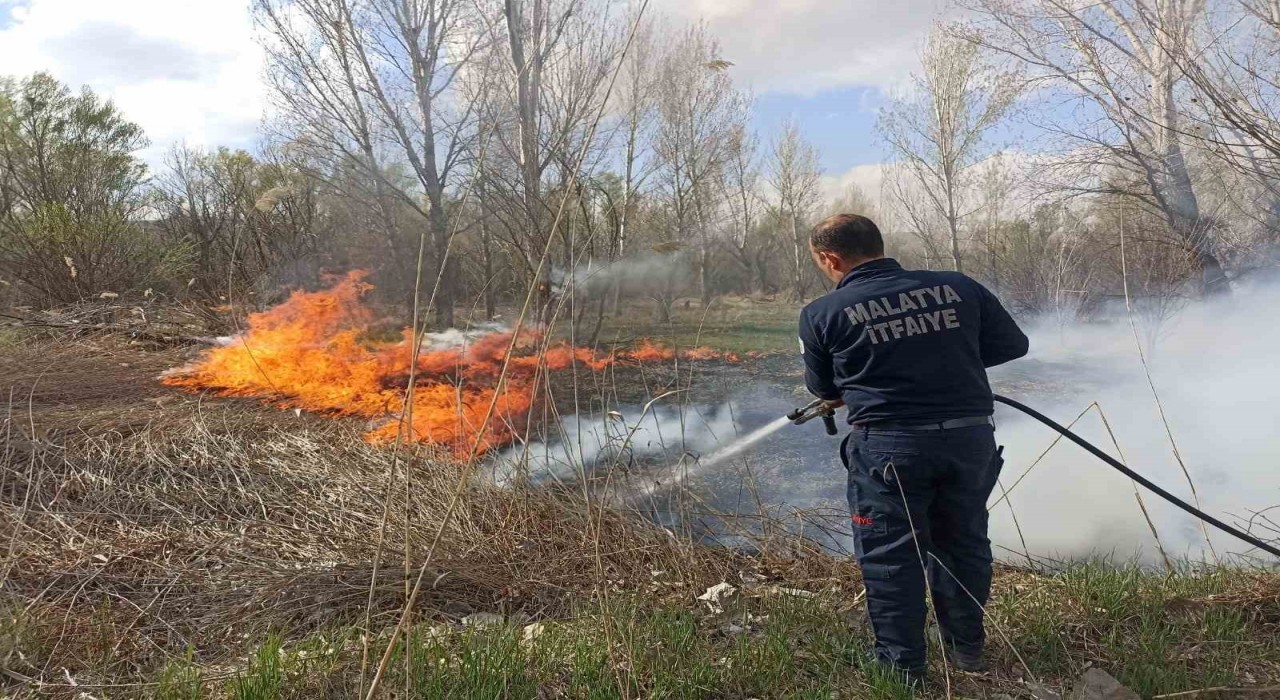 Malatyada üç ayrı noktada bahçe ve sazlık yangını