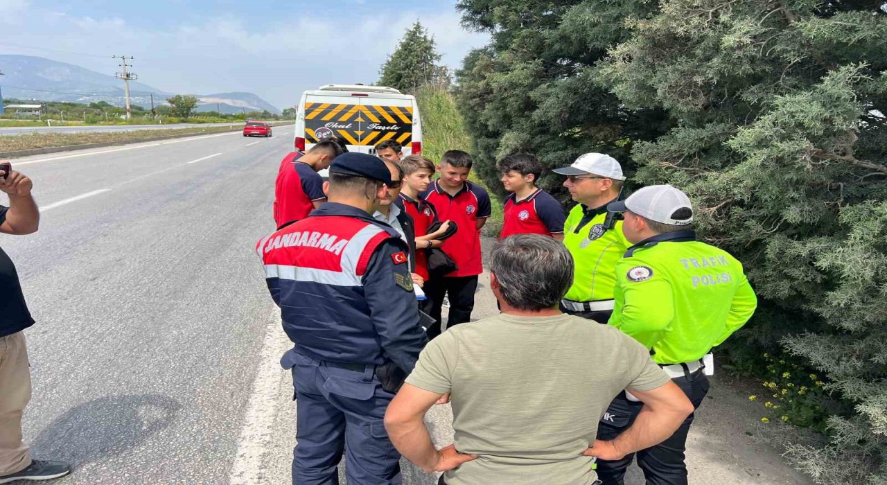 Manisada facianın eşiğinden dönüldü: 9 öğrenci yaralandı