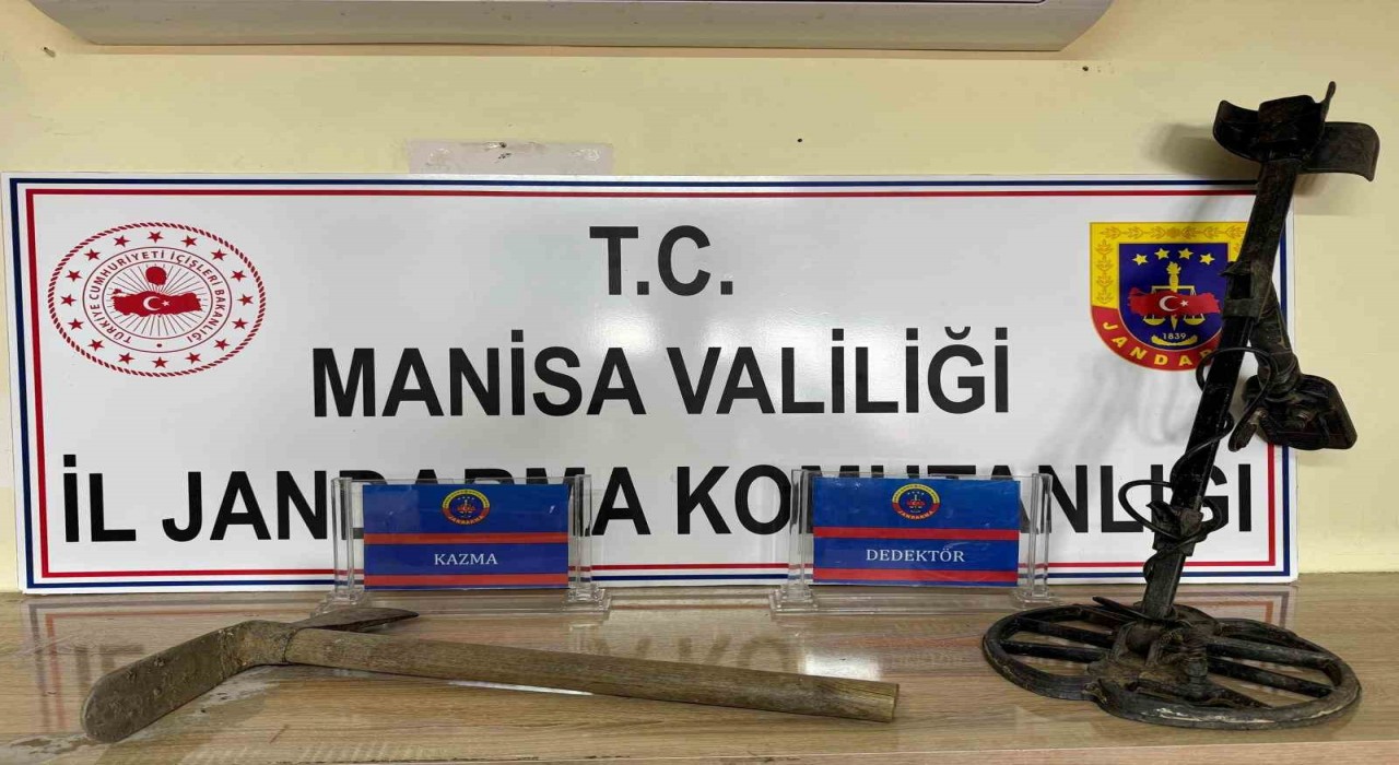Manisada sit alanında define ararken yakalandı
