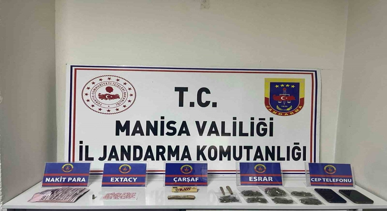 Manisada şüpheliden esrar ve uyuşturucu hap çıktı