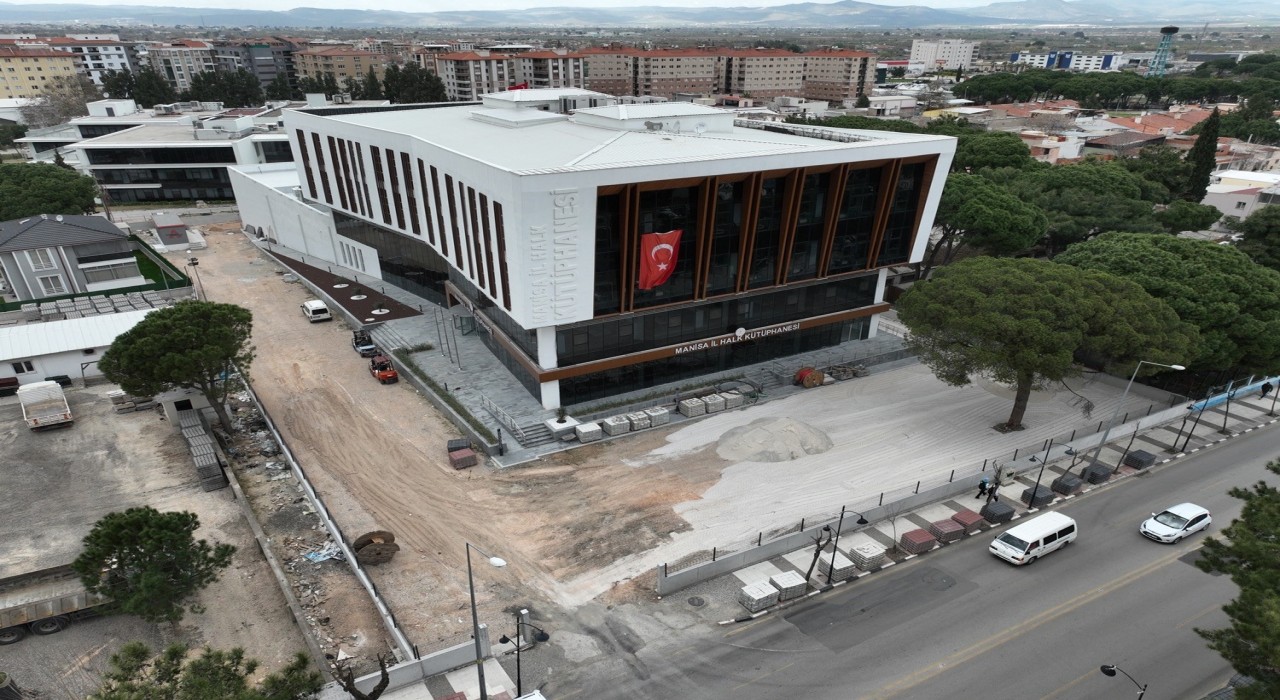 Manisadaki 86 yıllık halk kütüphanesi yeni binasına taşınıyor