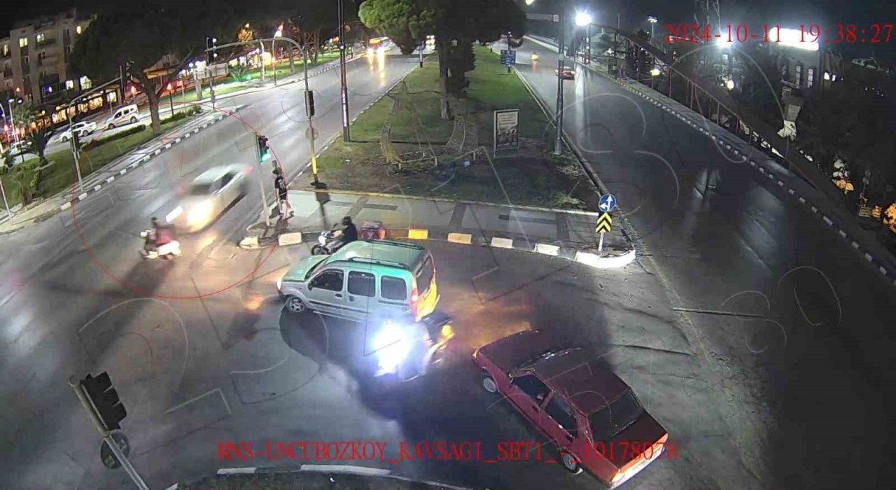 Manisadaki motosiklet kazasının güvenlik kameraları ortaya çıktı
