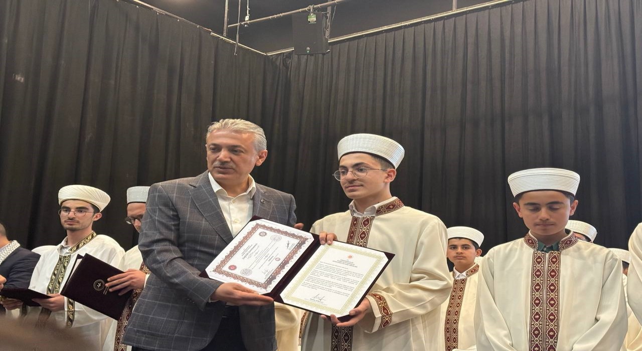 Mardinde 128 hafız belgesini aldı