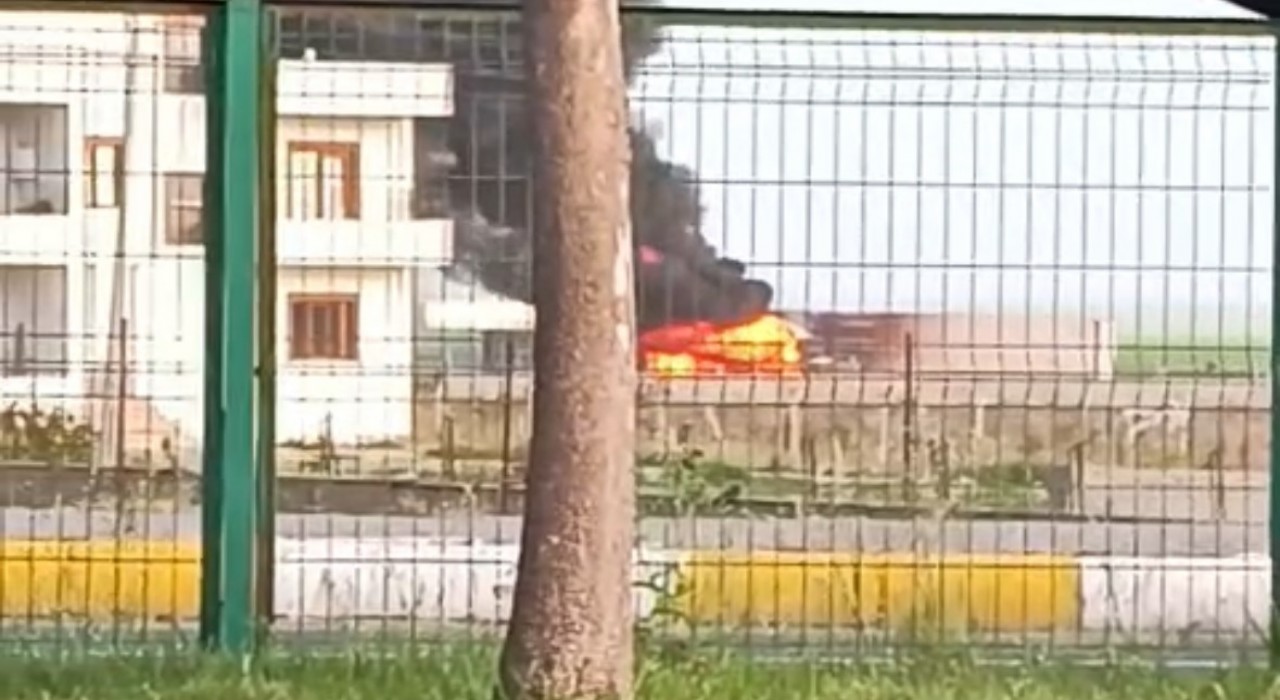 Mardinde akaryakıt doldurulan iki tır alev alev yandı: 2 yaralı